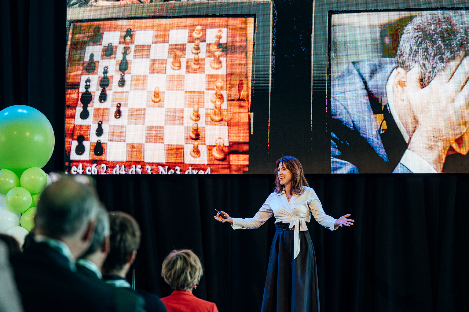 Lisanne Buik delivers a keynote on stage at the HDI Broker Event